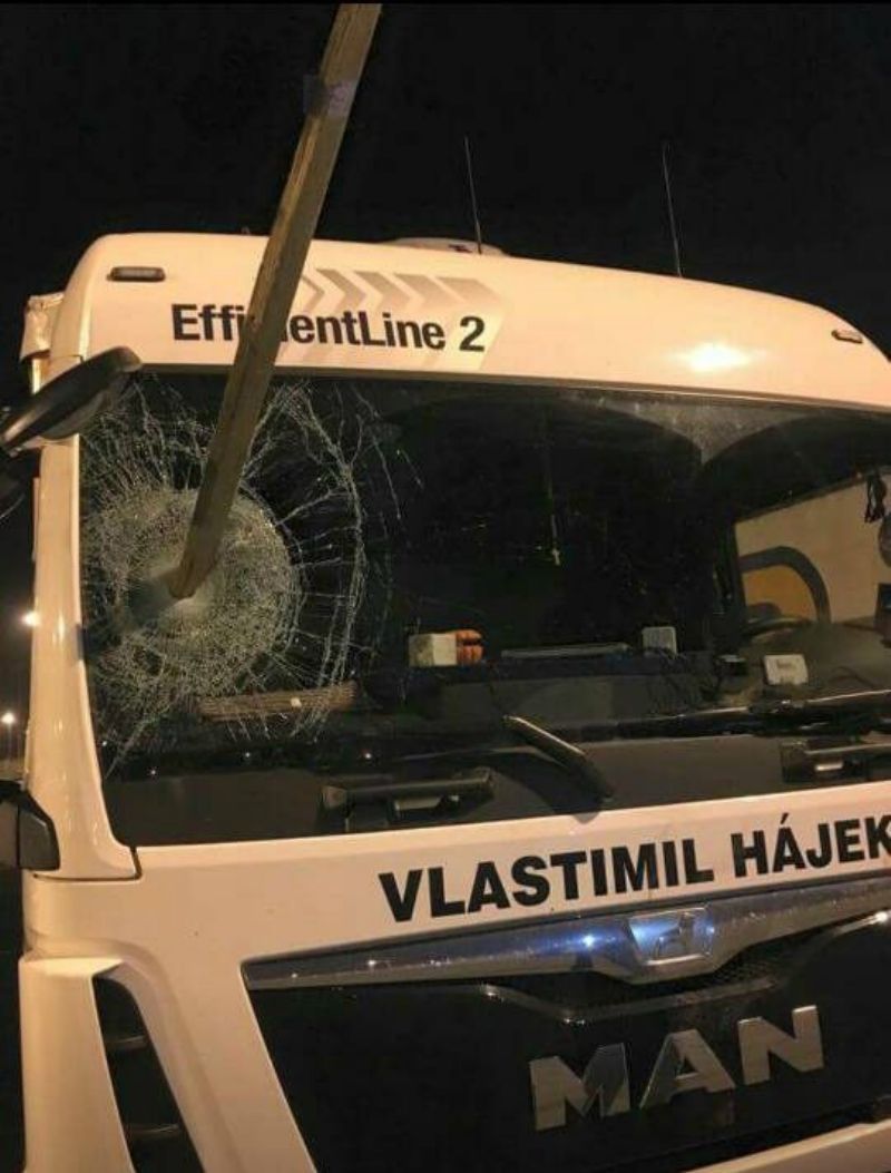 Migranti prý vzali vozidlo ztečí.