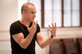 Šéf souboru baletu Národního divadla, režisér inscenace Louskáček a Myšák Plyšák Petr Zuska.