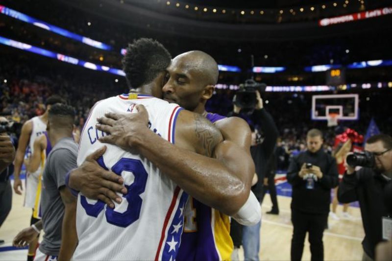 Kobe Bryant a Robert Covington.