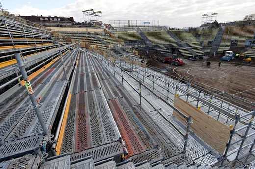 V prostoru bývalého stadionu za brněnskými Lužánkami vzniká hřiště pro hokejové zápasy pod otevřeným nebem (na snímku z 3. prosince).