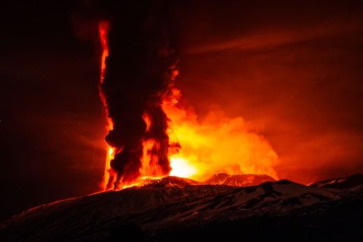 Etna se probudila po dvou letech k životu.