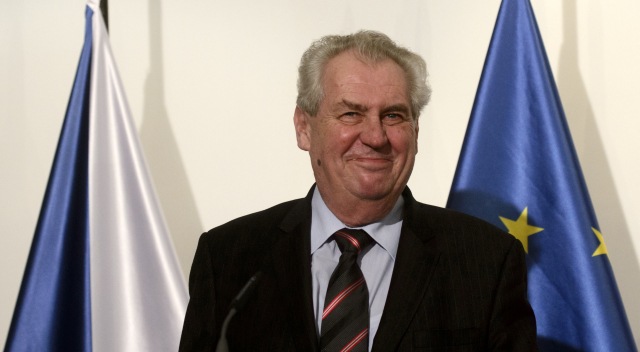 Ransdorf má dveře k Zemanovi zavřené. Ransdorf má dveře k Zemanovi zavřené.