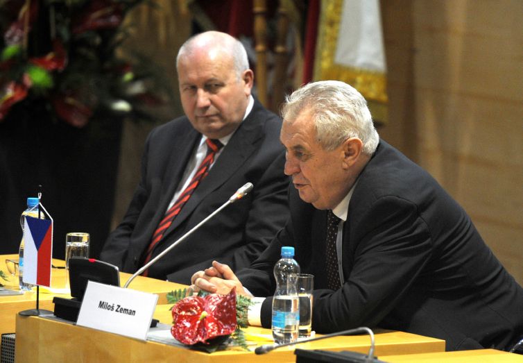 Prezident Miloš Zeman (vpravo) při návštěvě v Ústeckém kraji.