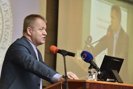 Ministr zdravotnictví Svatopluk Němeček.