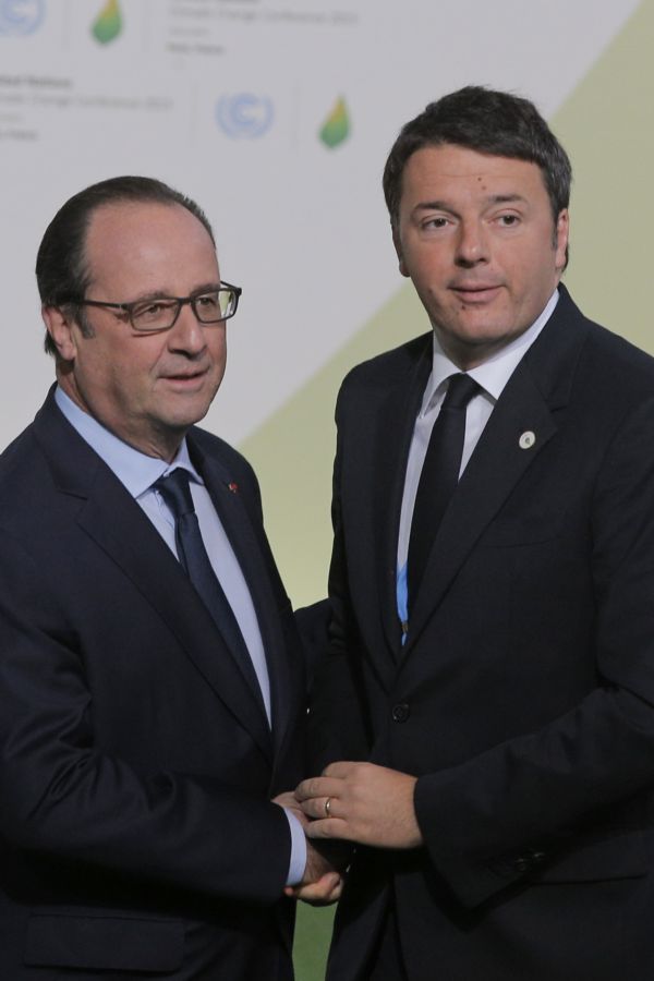 Na premiéře nebude chybět ani italský premiér Matteo Renzi (vpravo) na snímku s Francoisem Hollandem. Na premiéře nebude chybět ani italský premiér Matteo Renzi (vpravo) na snímku s Francoisem Hollandem.