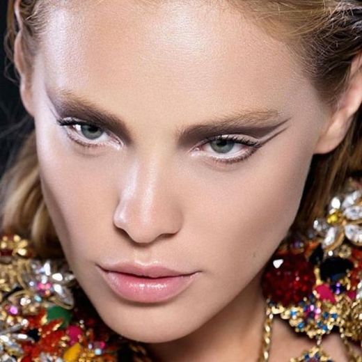 Modelka Kristy Garett.