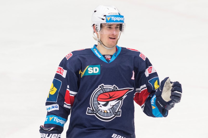 Nejproduktivnější hráč hokejové extraligy Roman Červenka se nepředstaví na nadcházejícím turnaji Channel One Cup v Praze a Moskvě. Nejproduktivnější hráč hokejové extraligy Roman Červenka se nepředstaví na nadcházejícím turnaji Channel One Cup v Praze a Moskvě.