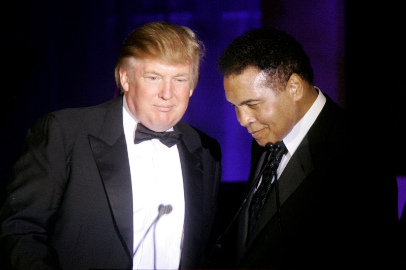 Muhammad Ali s Donaldem Trumpem na fotografii z roku 2007.