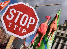 Protesty proti TTIP v bavorském Augsburgu.