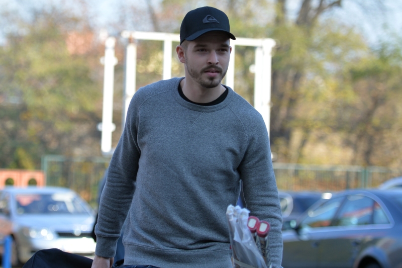 Téměř 120 minut odolával český reprezentační brankář Dominik Furch soupeřům v Kontinentální hokejové lize, ale v poslední třetině na ledě Chabarovsku jeho neprůstřelnost skončila. 