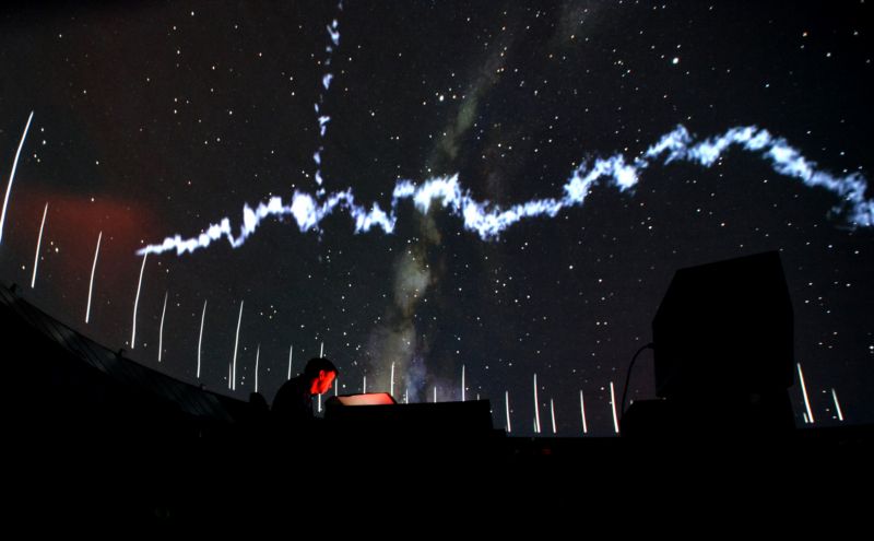 Elektronický mág Geir Jenssen vystupující v rámci druhého ročníku festivalu Spectaculare. Elektronický mág Geir Jenssen vystupující v rámci druhého ročníku festivalu Spectaculare.