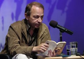 Francouzský spisovatel Michel Houellebecq na Festivalu spisovatelů v pražském Divadle Minor.