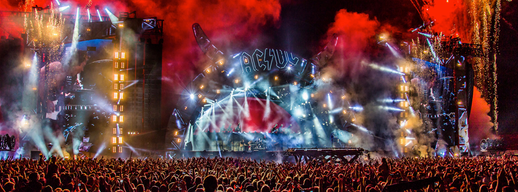 Současná pódiová prezentace kapely AC/DC.