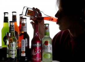 Podle rodičů je důležité, aby se s dětmi o alkoholu mluvilo. Podle rodičů je důležité, aby se s dětmi o alkoholu mluvilo.