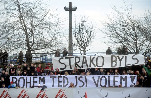 Fanoušci nesou přestupy mezi rivaly těžce.