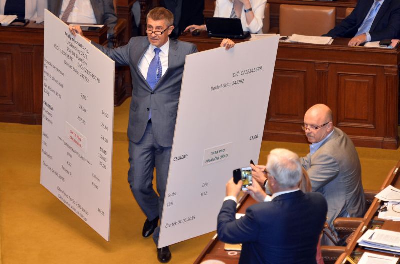 Andrej Babiš je ve sněmovně nucený k obhajobě elektronické evidence tržeb dost často.