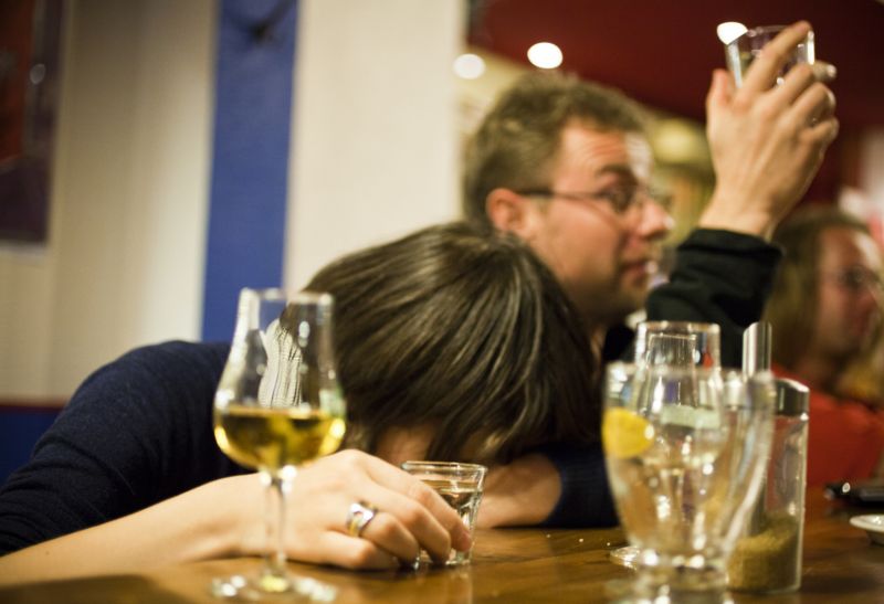 Každý Čech vypije průměrně 13 litrů čistého alkoholu za rok. Každý Čech vypije průměrně 13 litrů čistého alkoholu za rok.