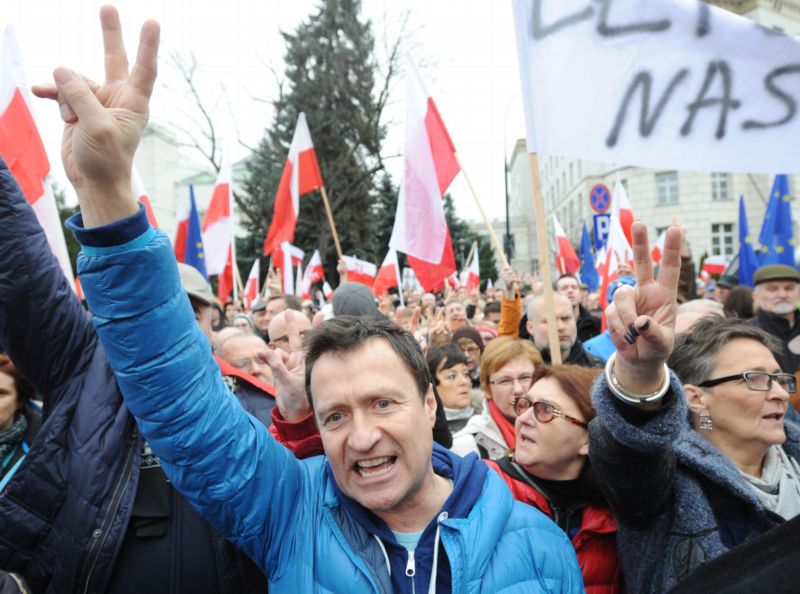 Protestující ve Varšavě. Protestující ve Varšavě.