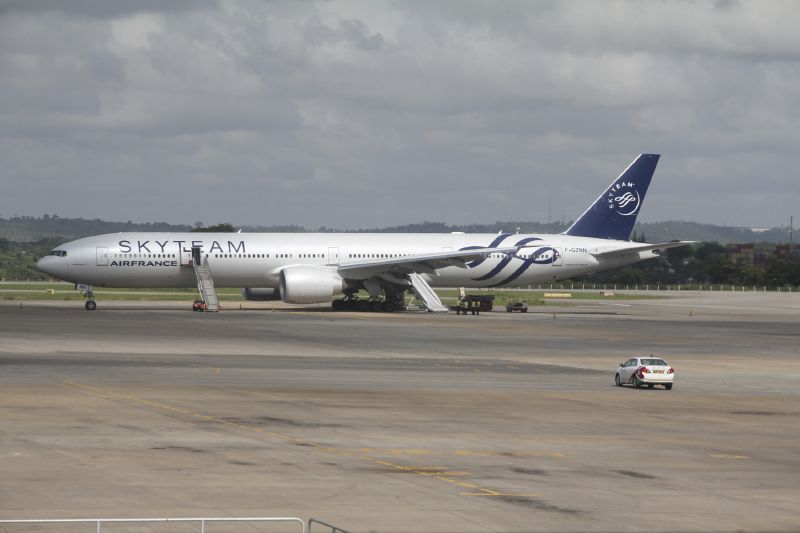Evakuované letadlo letecké společnosti Air France v Mombase.