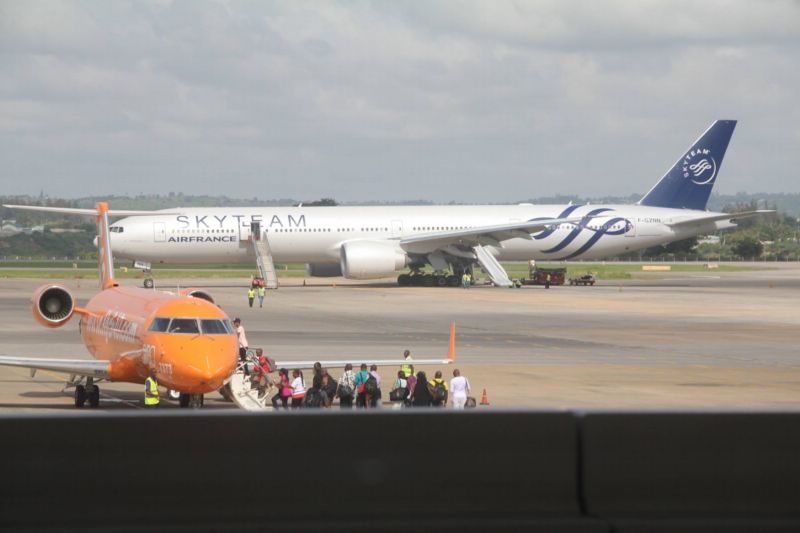 Letadlo společnosti Air France muselo přistát v Keni. Letadlo společnosti Air France muselo přistát v Keni.