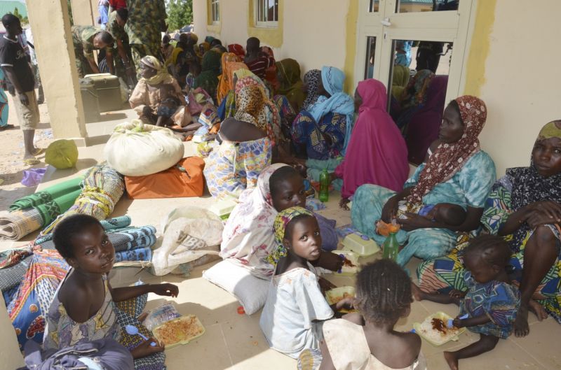 Násilí radikálů z Boko Haram vyhání západoafrické děti ze škol. Násilí radikálů z Boko Haram vyhání západoafrické děti ze škol.
