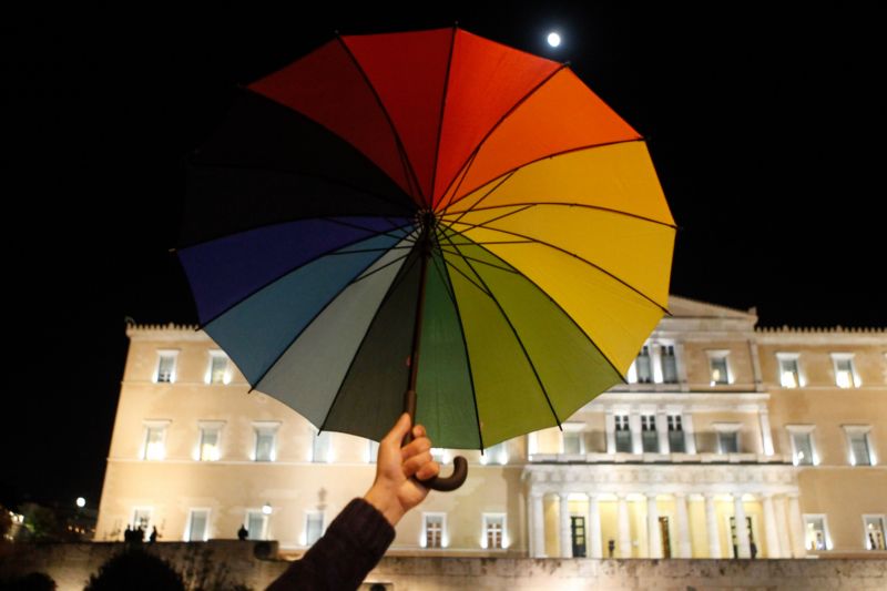 Shromáždění příznivců zákona před budovou řeckého parlamentu. Shromáždění příznivců zákona před budovou řeckého parlamentu.