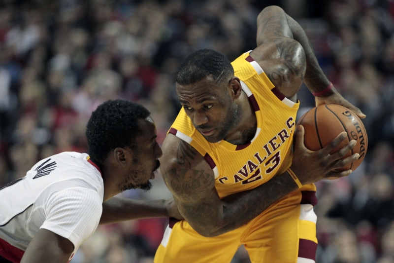 Basketbalisté Clevelandu nezažívají příjemné dny. Den po těsné porážce v repríze finále NBA s úřadujícími šampiony z Golden State dostali v sobotu výprask na palubovce Portlandu, kde prohráli 76:105.