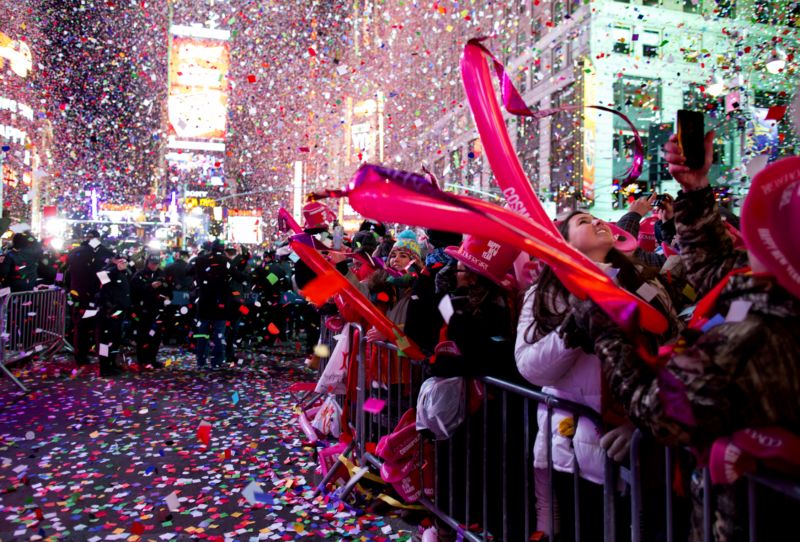 Silvestrovské oslavy na Times Square se letos většina rodičů nechá ujít a večer stráví s dětmi doma. Silvestrovské oslavy na Times Square se letos většina rodičů nechá ujít a večer stráví s dětmi doma.