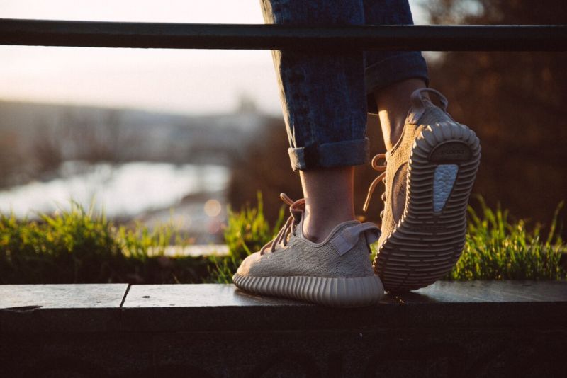 Limitovaná edice tenisek YEEZY BOOST 350 Tan z kolekce Kanye West.