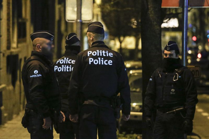 Razie belgické policie v bruselské čtvrti Molenbeek. Razie belgické policie v bruselské čtvrti Molenbeek.