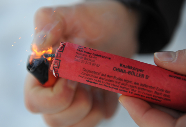Za vznikem požárů stály neopatrnost či nedbalost lidí a nesprávné zacházení se zábavní pyrotechnikou (ilustrační foto). Za vznikem požárů stály neopatrnost či nedbalost lidí a nesprávné zacházení se zábavní pyrotechnikou (ilustrační foto).