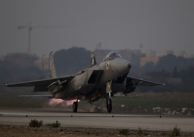 Stíhačka F-15 Eagle izraelské armády startuje.