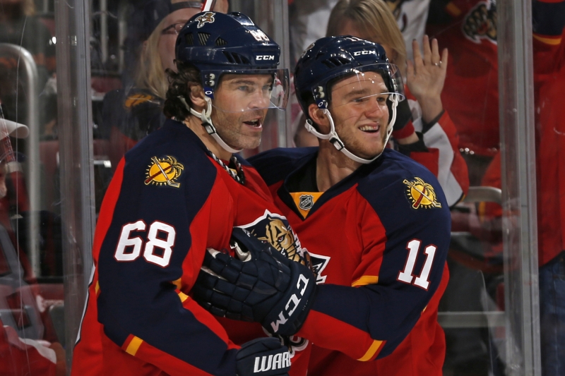 Jaromír Jágr se zasloužil v nedělním utkání NHL dvěma góly o prodloužení neporazitelnosti Floridy, která doma zdolala Minnesotu 2:1 a připsala si rekordní deváté vítězství v řadě. 