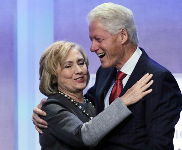 Bývalý americký prezident Bill Clinton se svou ženou Hillary.