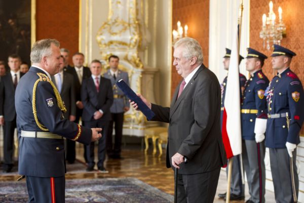 Prezident republiky Miloš Zeman a náčelník vojenské kanceláře Pražského hradu Rostislav Pilc.