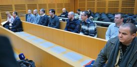 Obžalovaných je 16, hrozí jim až osm let vězení. Šest se jich nedostavilo osobně.