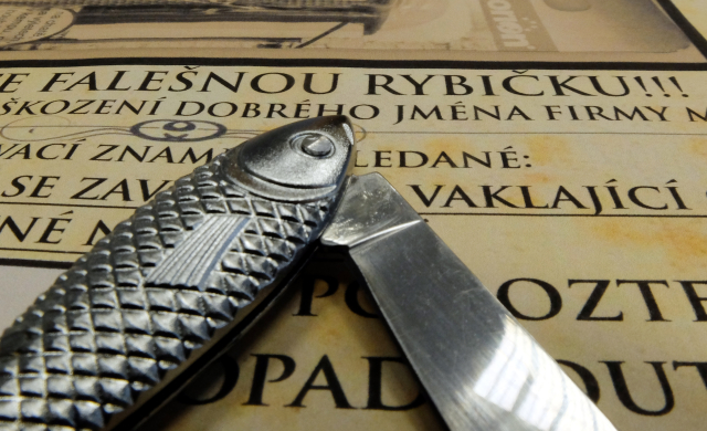 Výrobce tradičních nožů rybička, společnost Mikov v Mikulášovicích na Děčínsku, se poprvé potýká s plagiátorstvím svých výrobků. Výrobce tradičních nožů rybička, společnost Mikov v Mikulášovicích na Děčínsku, se poprvé potýká s plagiátorstvím svých výrobků.