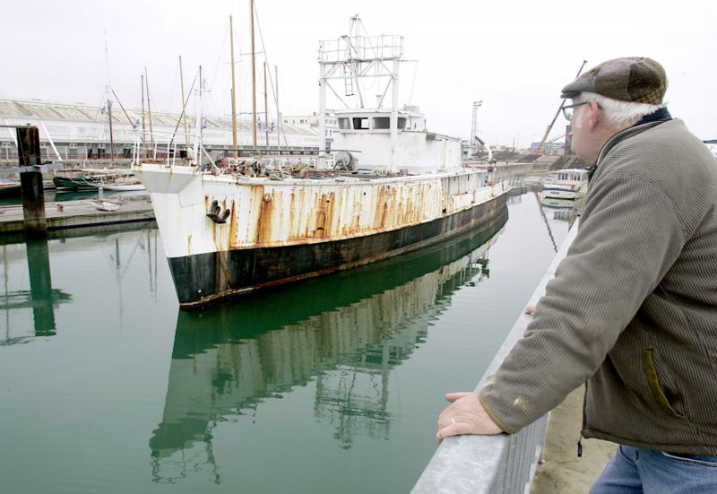 Oceánograf Cousteau se s Calypso plavil po světových oceánech od roku 1950.