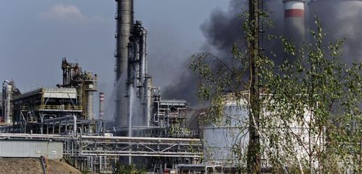 Požár v chemičce Unipetrolu u Litvínova.