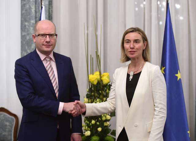 Premiér Bohuslav Sobotka přijal 11. ledna v Praze šéfku diplomacie Evropské unie Federiku Mogheriniovou. 