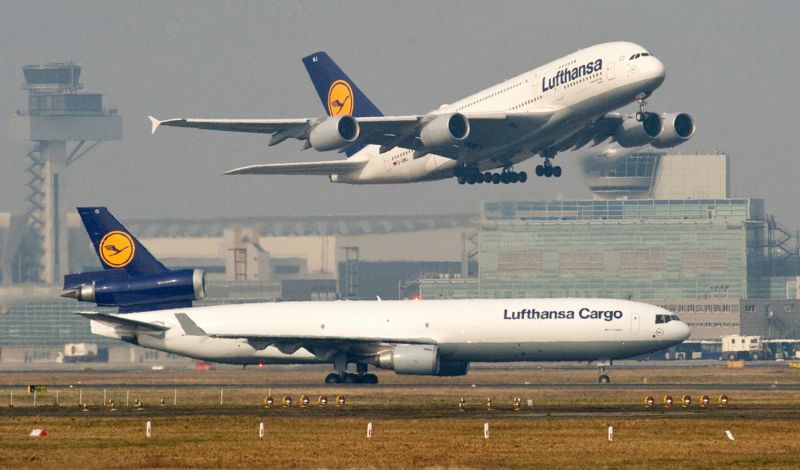 Lufthansa je největší německá letecká společnost. Lufthansa je největší německá letecká společnost.