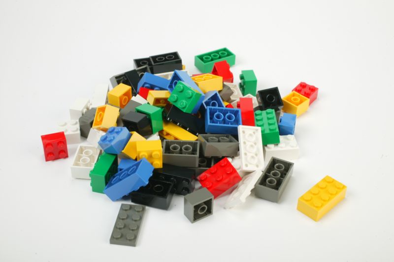 Firma Lego se stala terčem kritiky poté, co odmítla prodat kostky čínskému výtvarníkovi Aj Wej-wejovi.