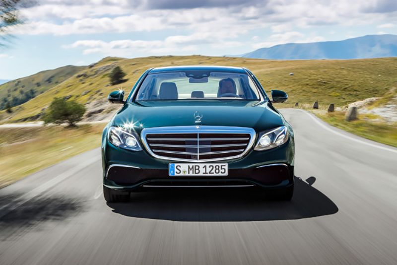 Třída E značky Mercedes-Benz nabídne už desátou generaci oblíbeného modelu.
