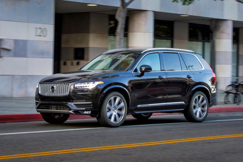 Majestátnost. Žádné jiné slovo dost dobře nevystihuje vzhled zcela nového modelu Volvo XC90.