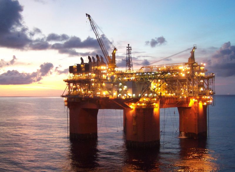 Těžba ropy BHP Billiton v Mexiku.