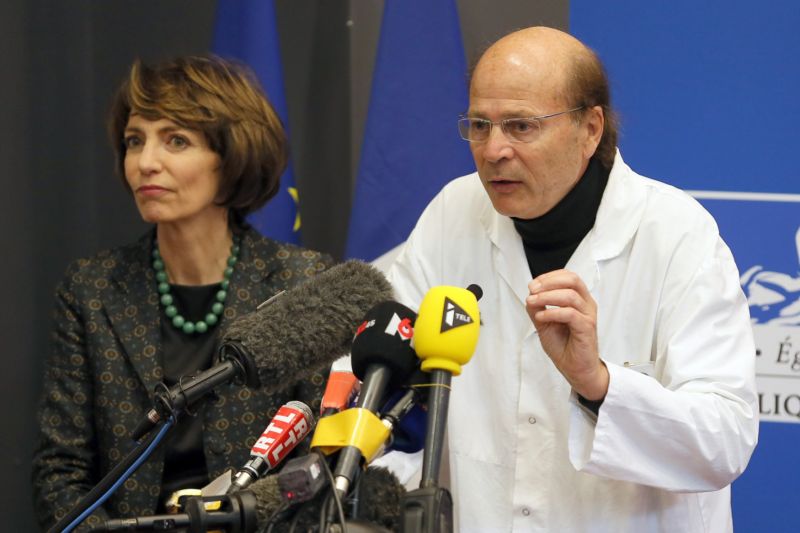 Francouzská ministryně zdravotnictví Marisol Tourainová s ředitelem nemocnice v Rennes profesorem Gillesem Edanem.