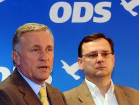 Politologové se shodují. Nejhůře se hledala společná řeč za vlády Topolánka nebo Nečase.