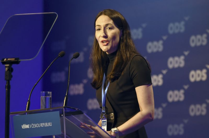 Na postu prvního místopředsedy vystřídá europoslance Jana Zahradila Alexandra Udženija.