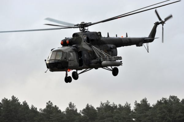 Záchranný vojenský vrtulník MI-17 (ilustrační foto). Záchranný vojenský vrtulník MI-17 (ilustrační foto).