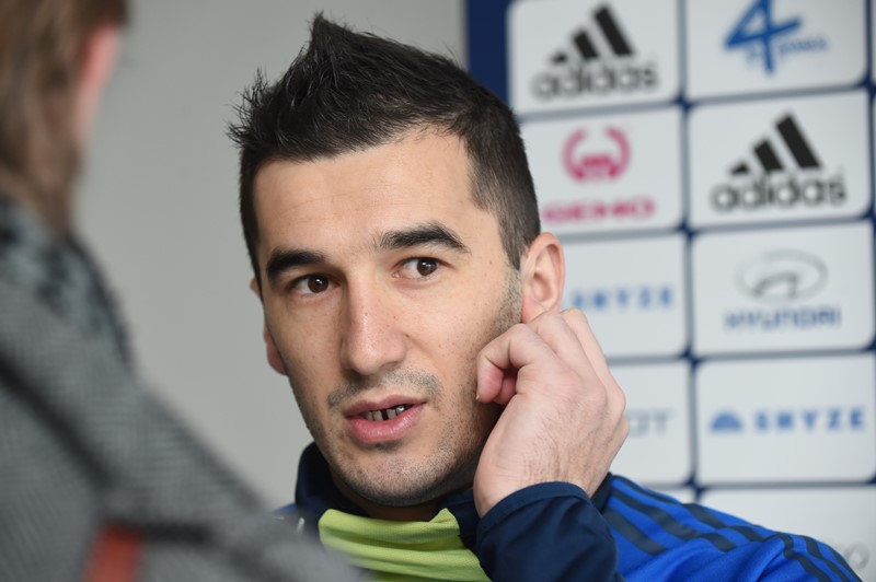 Bosenský fotbalista Aidin Mahmutovič se připojil k hráčům Sigmy Olomouc, kde bude na jaře hostovat z Plzně. Bosenský fotbalista Aidin Mahmutovič se připojil k hráčům Sigmy Olomouc, kde bude na jaře hostovat z Plzně.